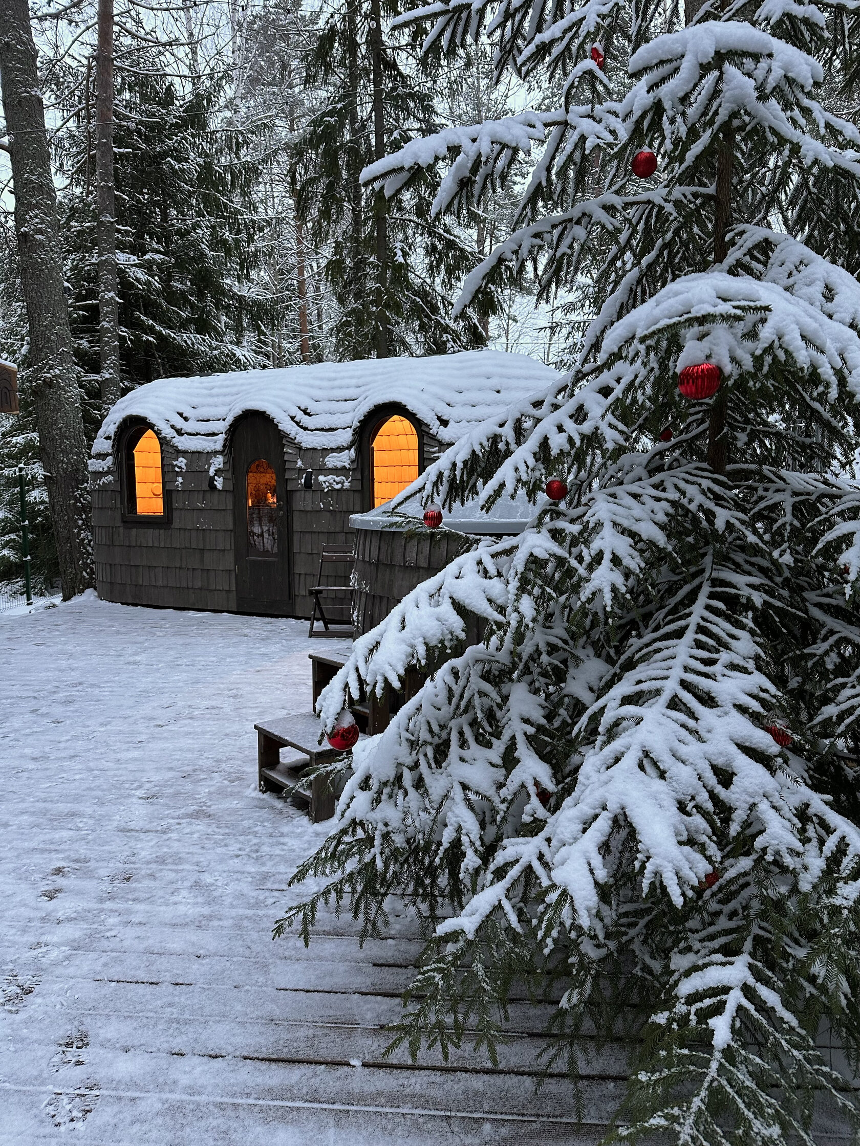 HobbitHut winter snow